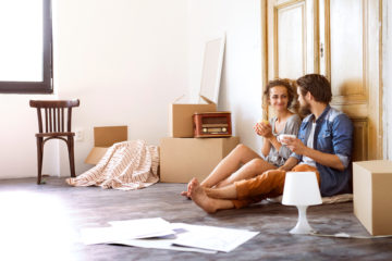 Young couple moving | find your new home with Vita apartment finders & leasing